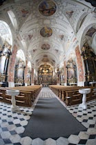 Innsbruck: 10. Photo: Stiftskirche innen