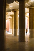 Spanien: 11. Photo: Säulen à la Gaudí