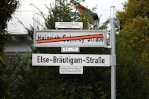 Schlagworte: Straße – 24. Photo: Lehrer vs. Stadtrat