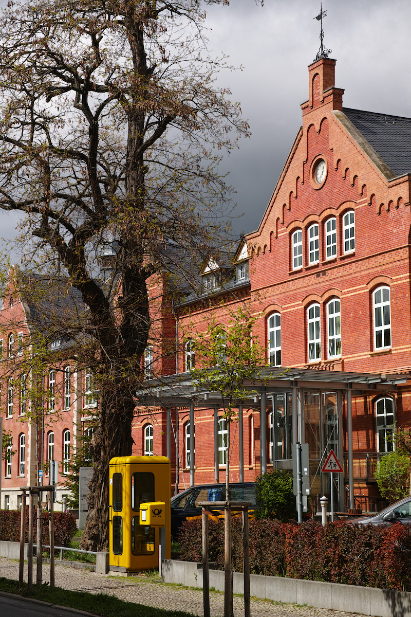 Arnstadt: Großes Photo: Gelb-Rot-Kontrast