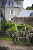 Bretagne: 1. Photo: Hölzernes Gefährt
