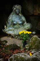 Schlagworte: Brunnen – 13. Photo: Gelbe Geschenke
