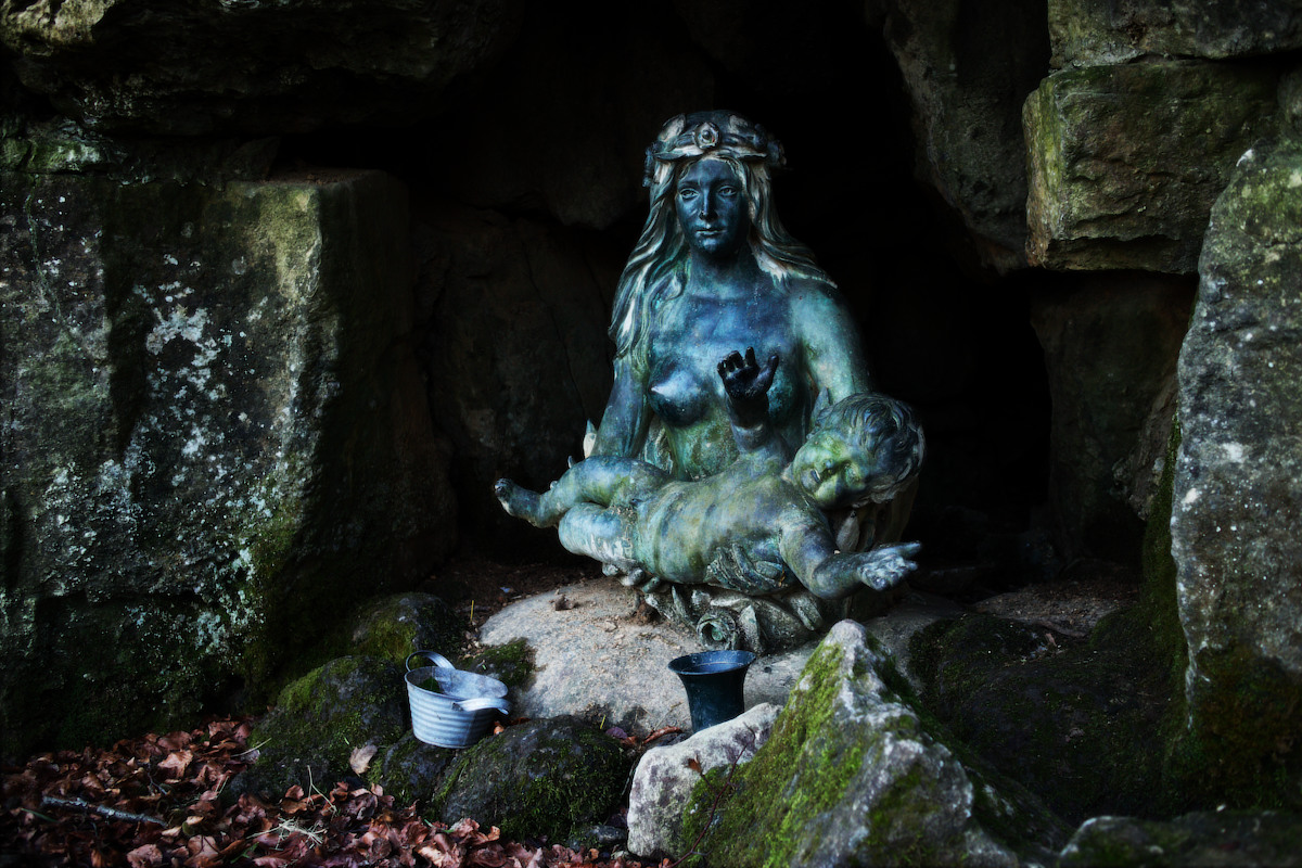 Goettingen: Großes Photo: Grotte mit Plastik