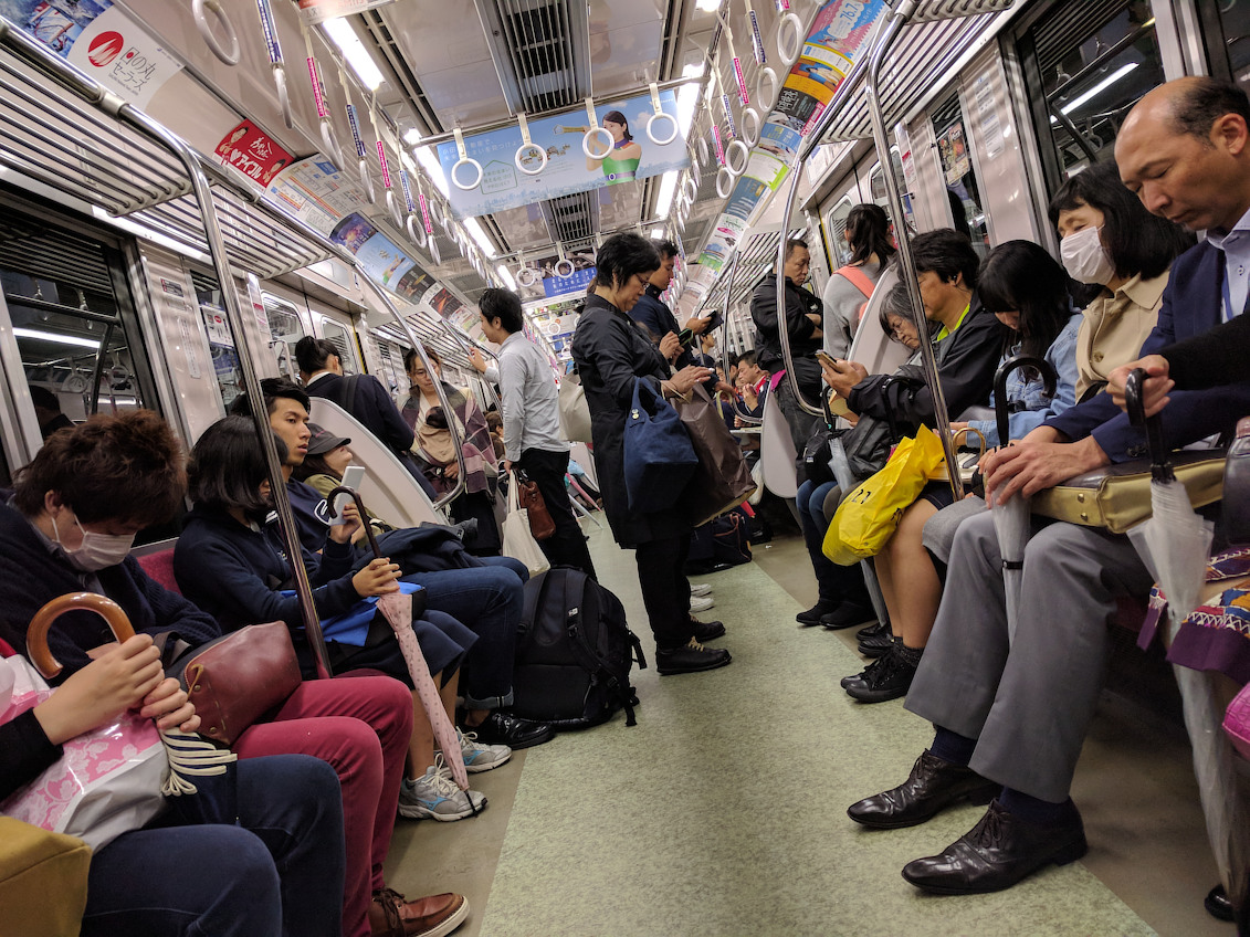 Schlagworte: viele – Großes Photo: Bahnfahren in Japan