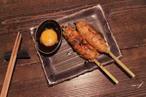 Japan: 8. Photo: Fleischspießchen mit Ei