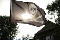 Ruegen: 24. Photo: Piratenflagge