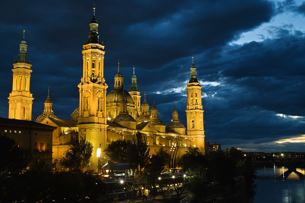 Spanien: Großes Photo: Basílica del Pilar – gold