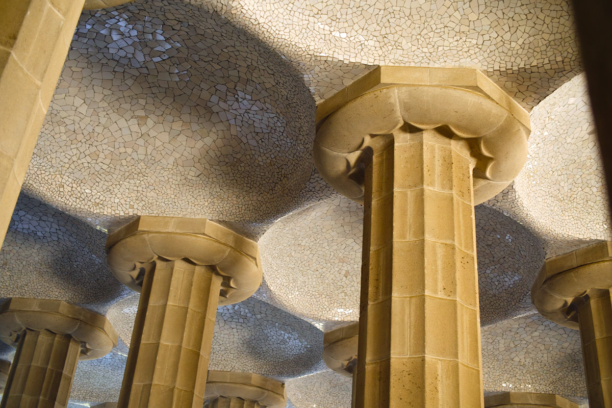 Spanien: Großes Photo: Säulen à la Gaudí II