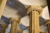 Spanien: 10. Photo: Säulen à la Gaudí II